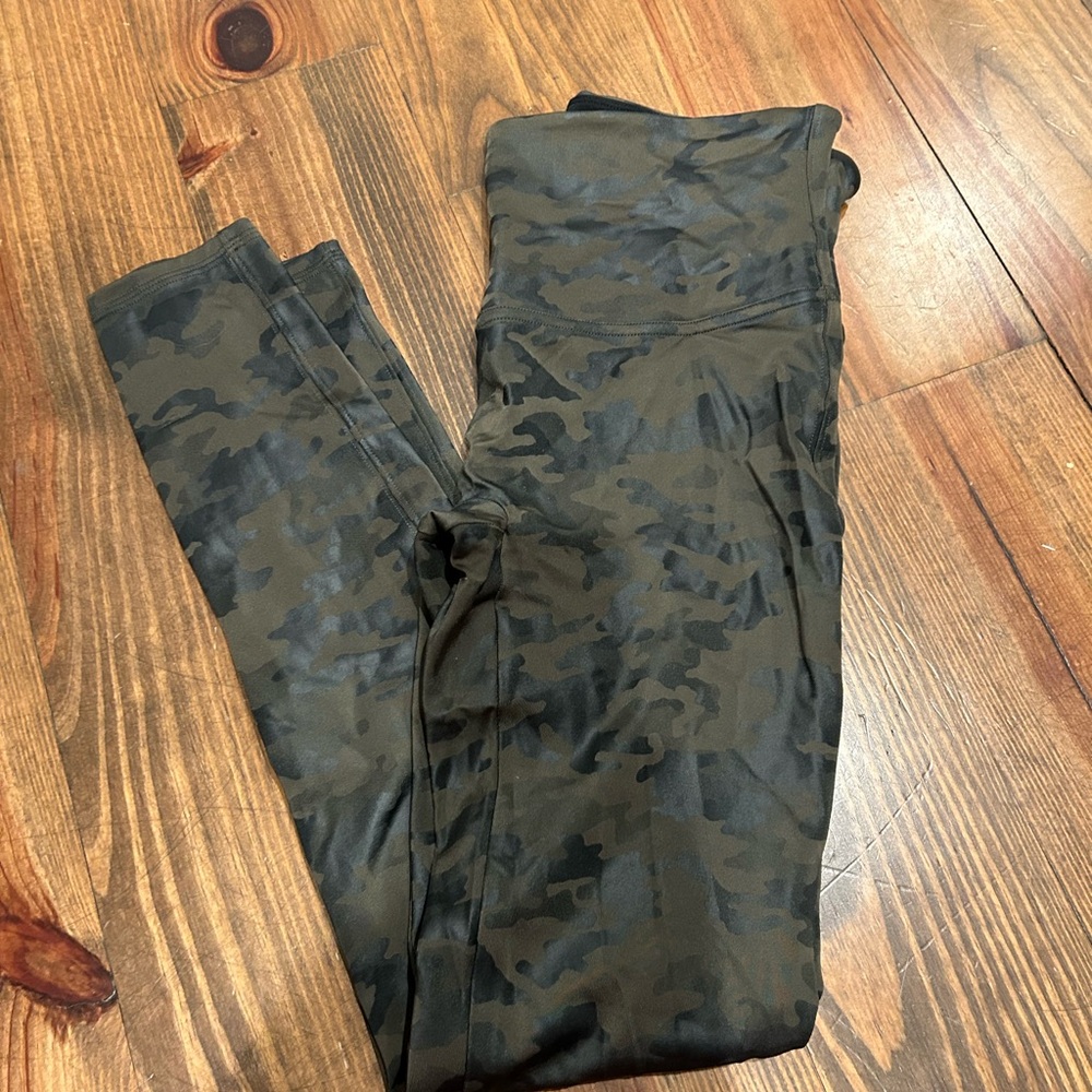 SPANX Faux Leather green Camo Print Leggings size large